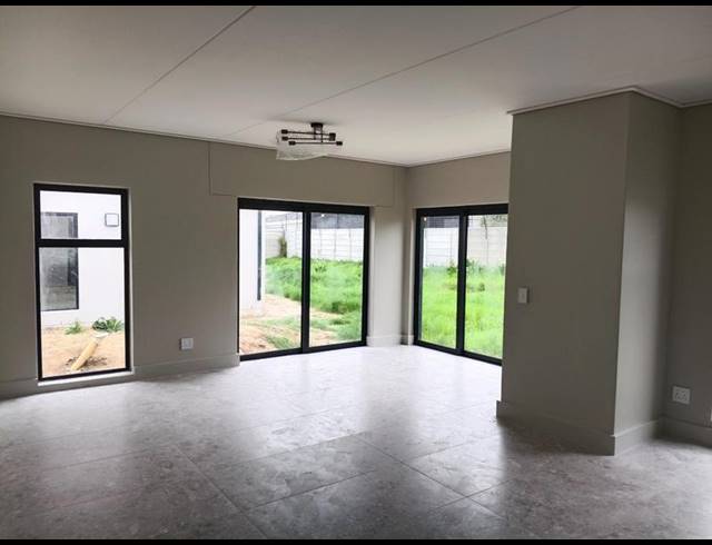 3 BEDROOM PROPERTY TO RENT IN UITZICHT